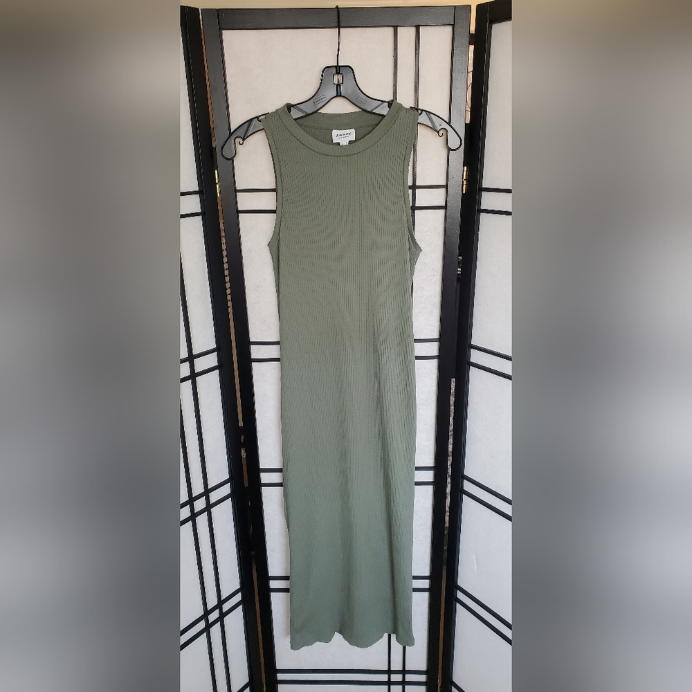 Sleeveless Green Ribbed Dress